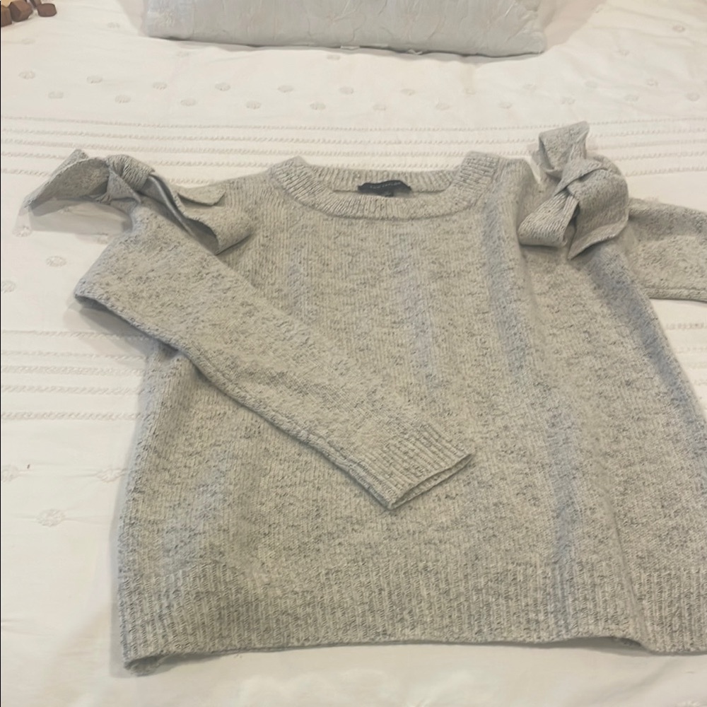 Heather Gray Knit Crew Neck Sweater with Shoulder Bows